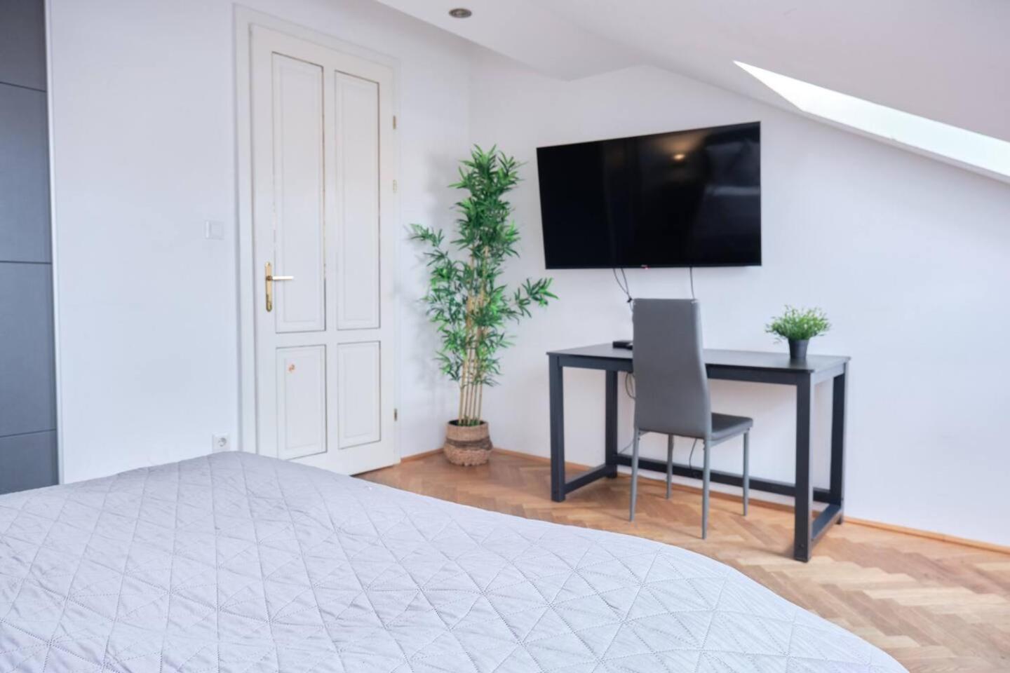 Apartments I 5 Minutes To Metro Виена Екстериор снимка
